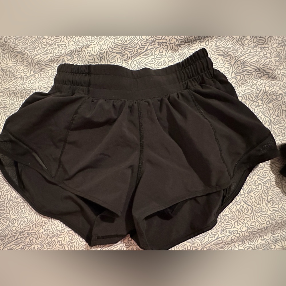 Lululemon Hotty Hot Short II *2.5" in Black